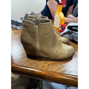 Brinley Co Womens Tan Faux Leather Wedge Ankle Boots Size 10 Zip Up Booties
